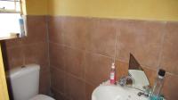 Main Bathroom - 3 square meters of property in Bedworth Park