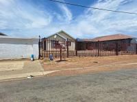 Front View of property in Heidedal