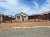 Front View of property in Heidedal