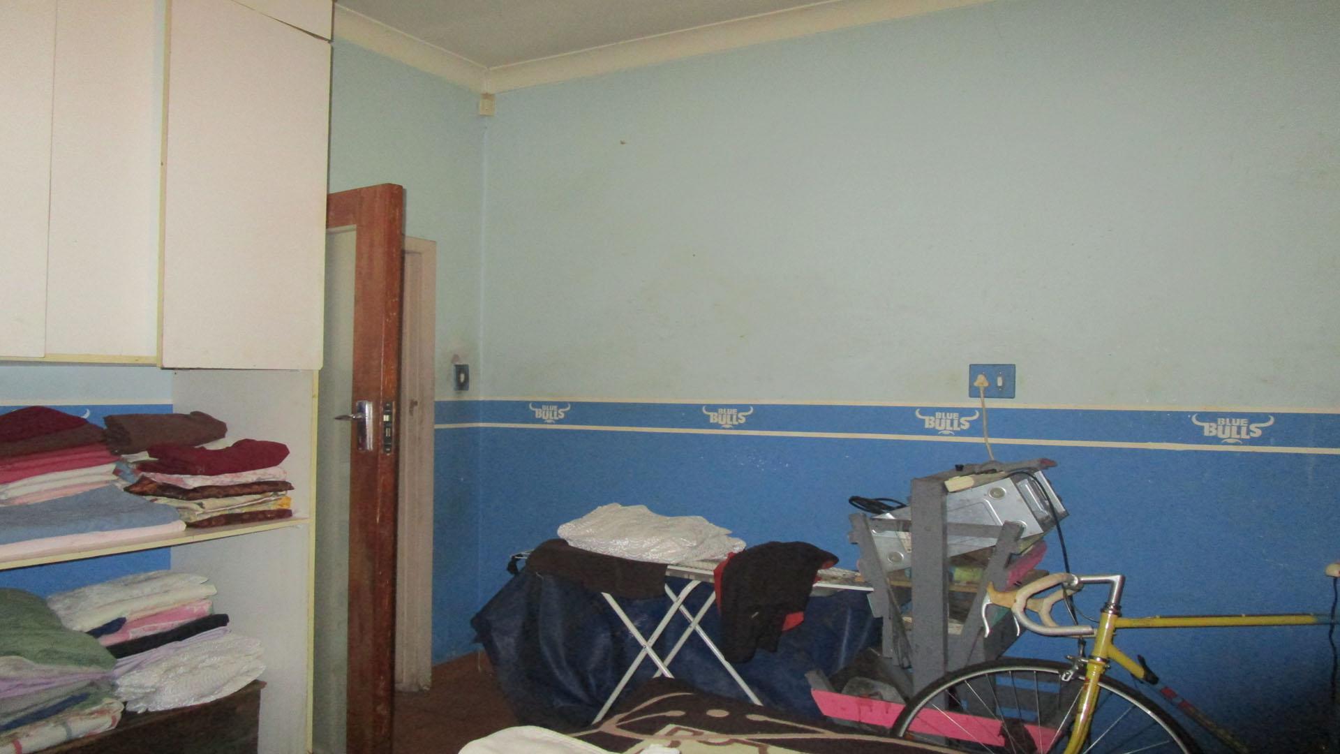Bed Room 1 - 18 square meters of property in Rustenburg Oos-Einde