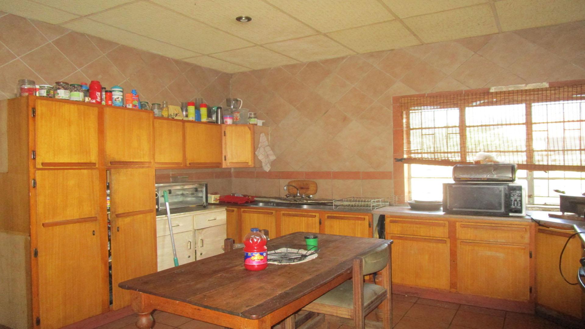 Kitchen - 18 square meters of property in Rustenburg Oos-Einde