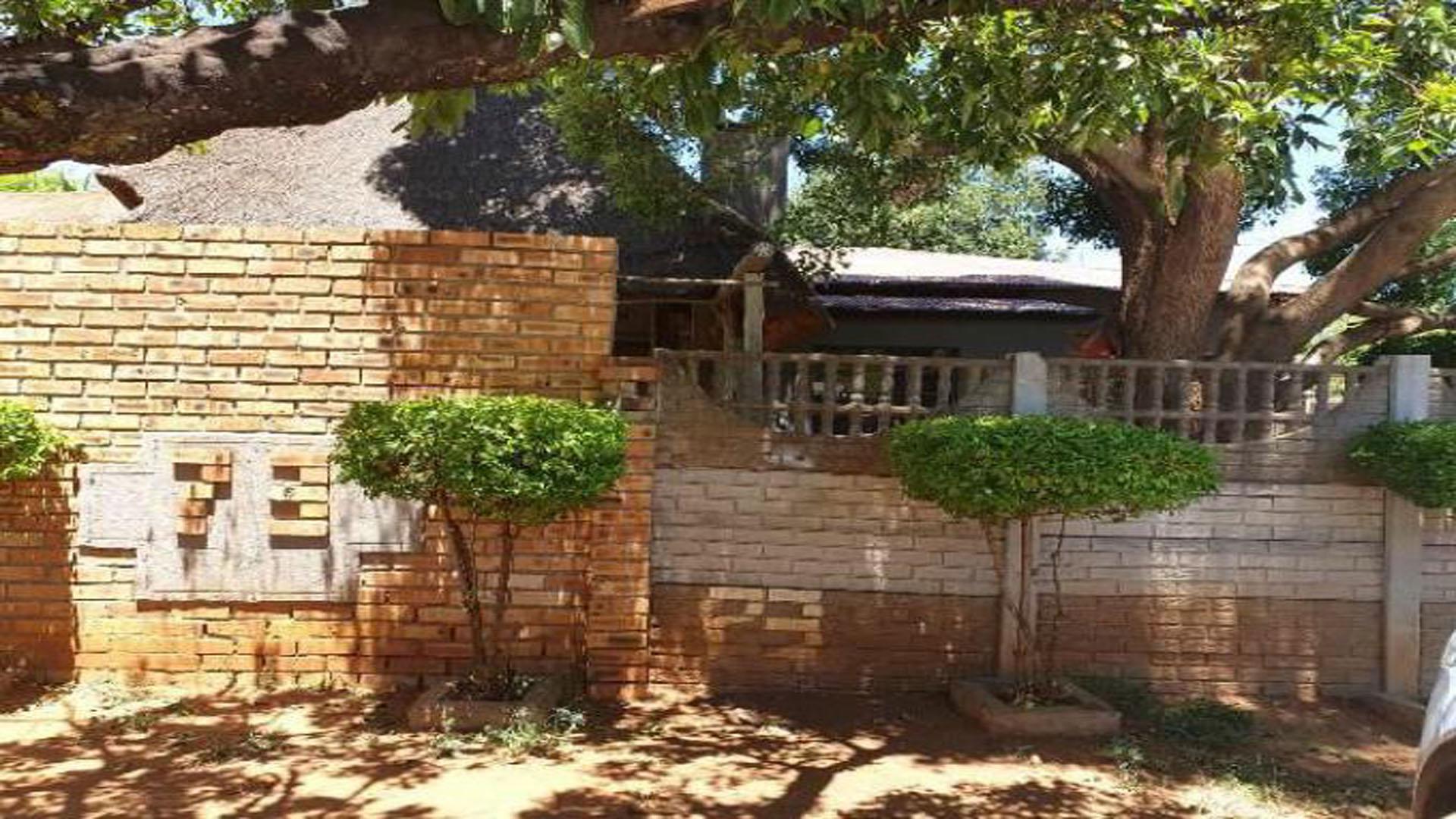 Front View of property in Rustenburg Oos-Einde