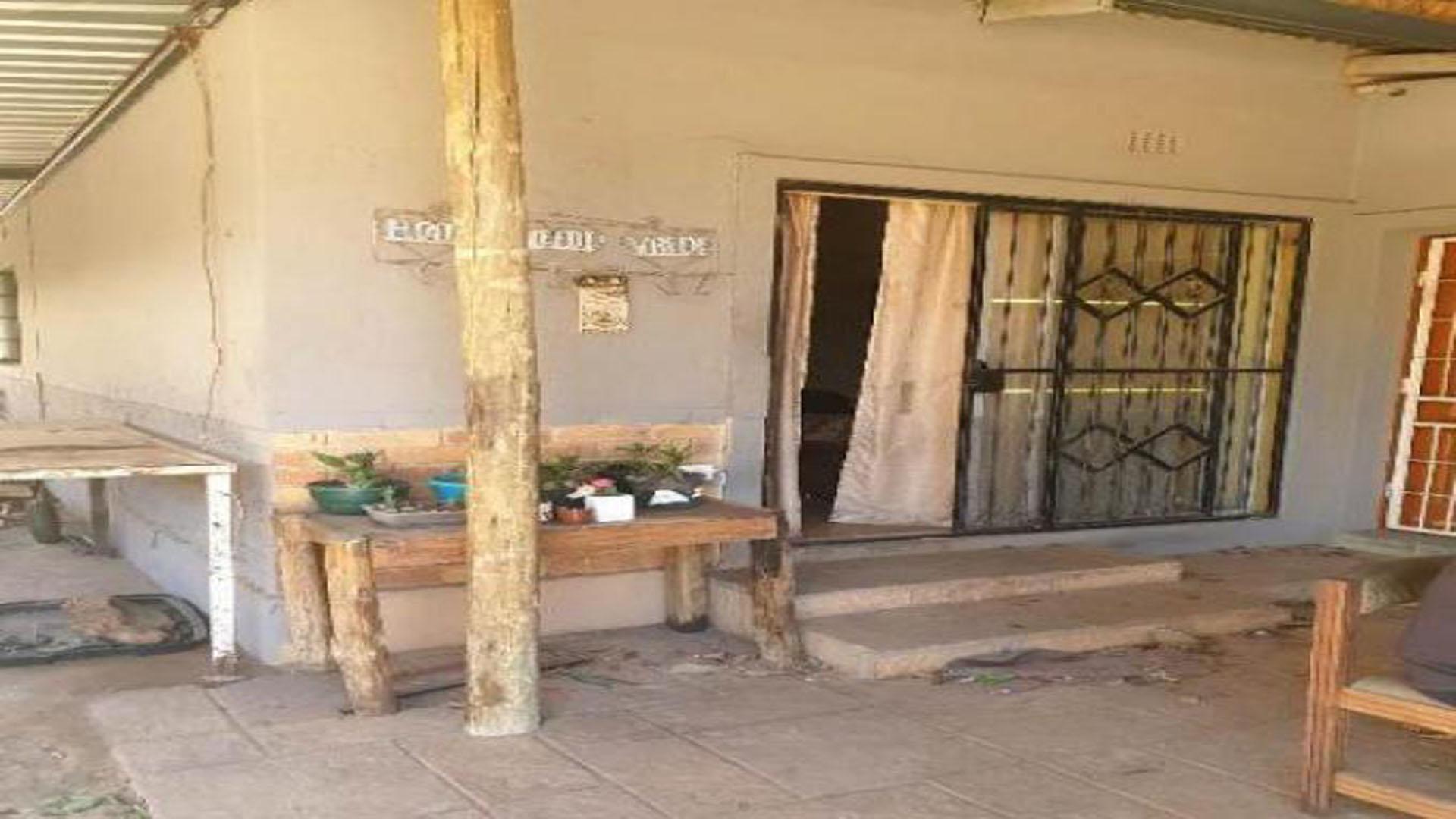 Front View of property in Rustenburg Oos-Einde