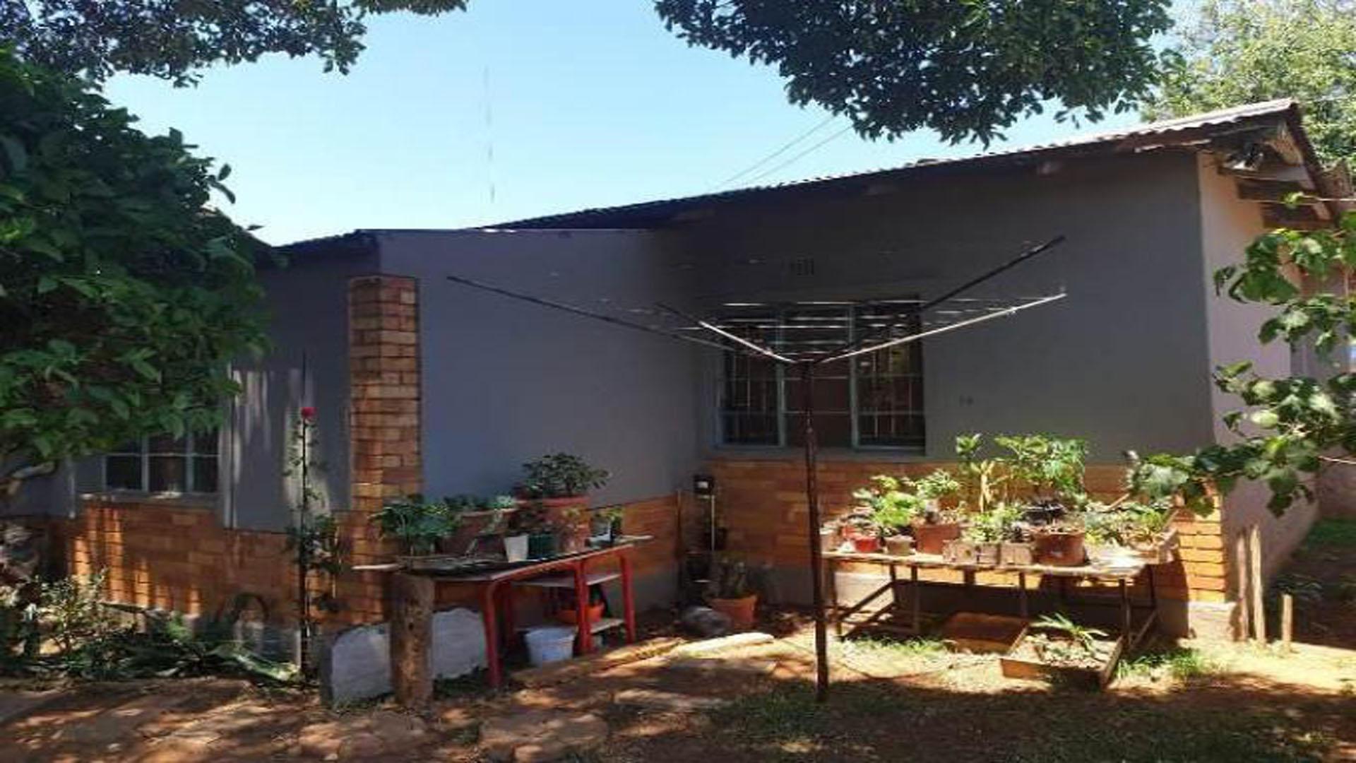 Front View of property in Rustenburg Oos-Einde