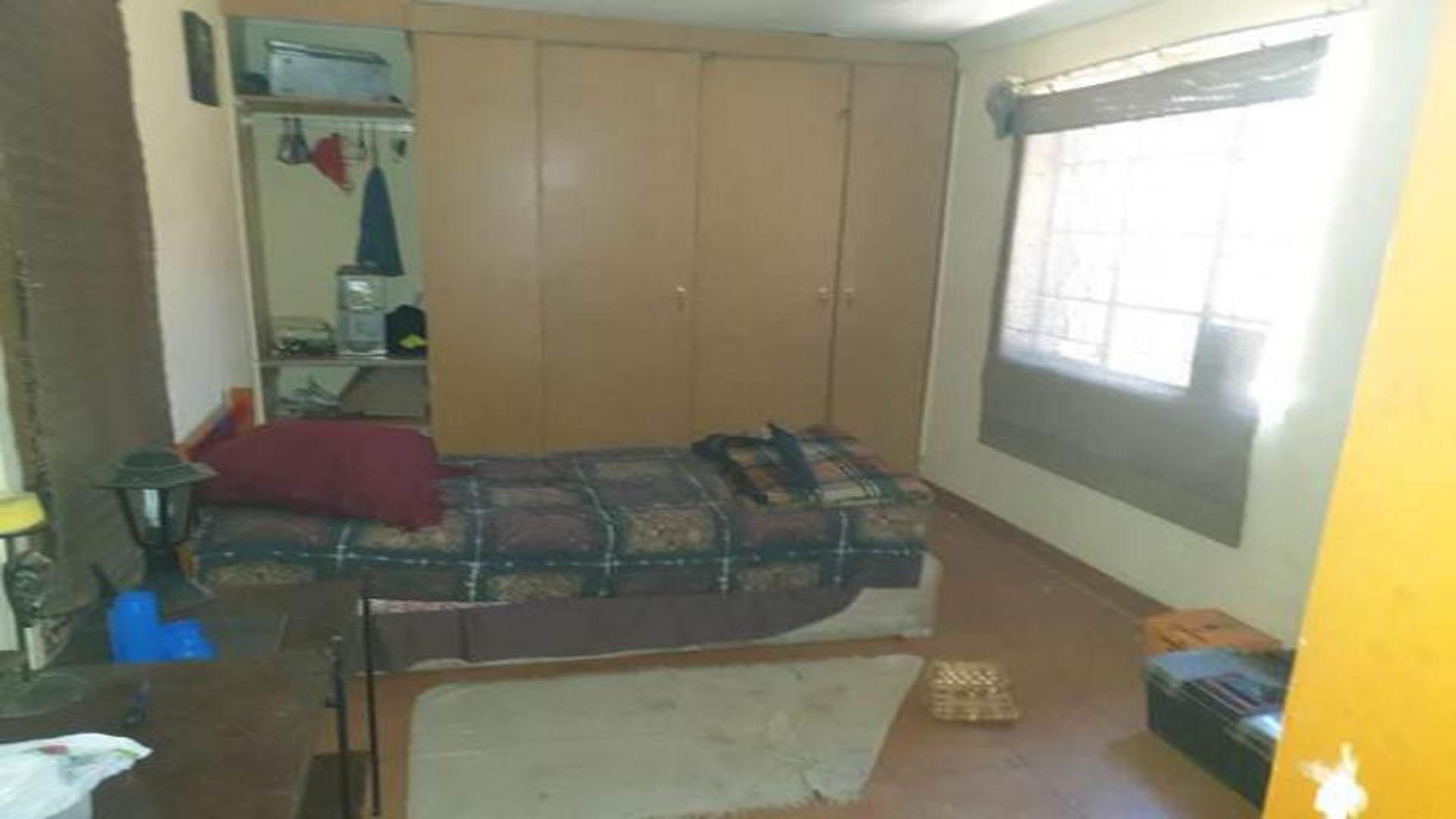 Main Bedroom - 17 square meters of property in Rustenburg Oos-Einde
