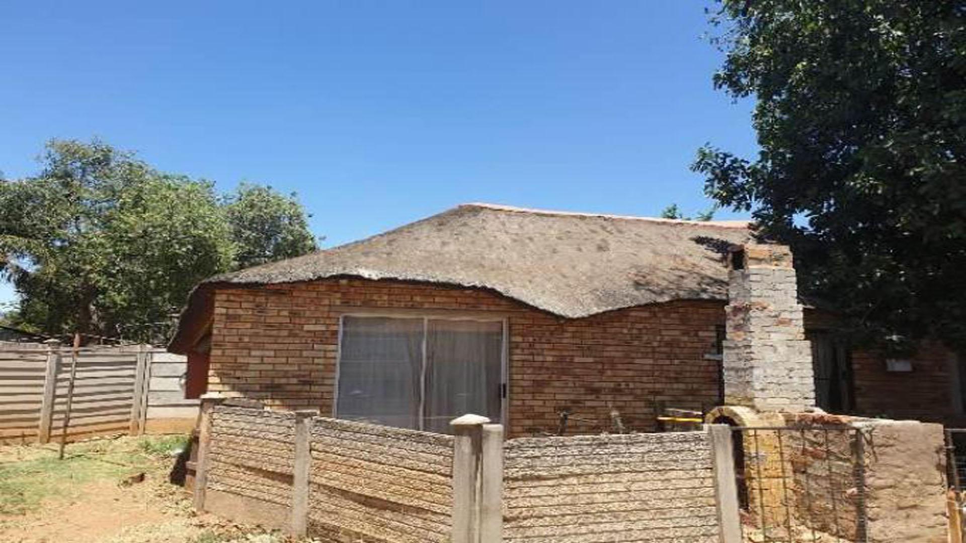 Backyard of property in Rustenburg Oos-Einde