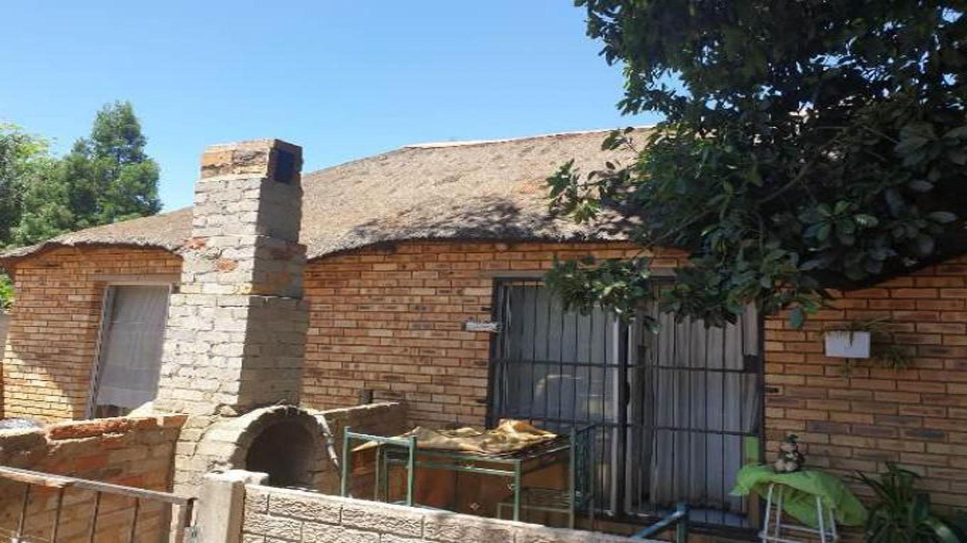Backyard of property in Rustenburg Oos-Einde