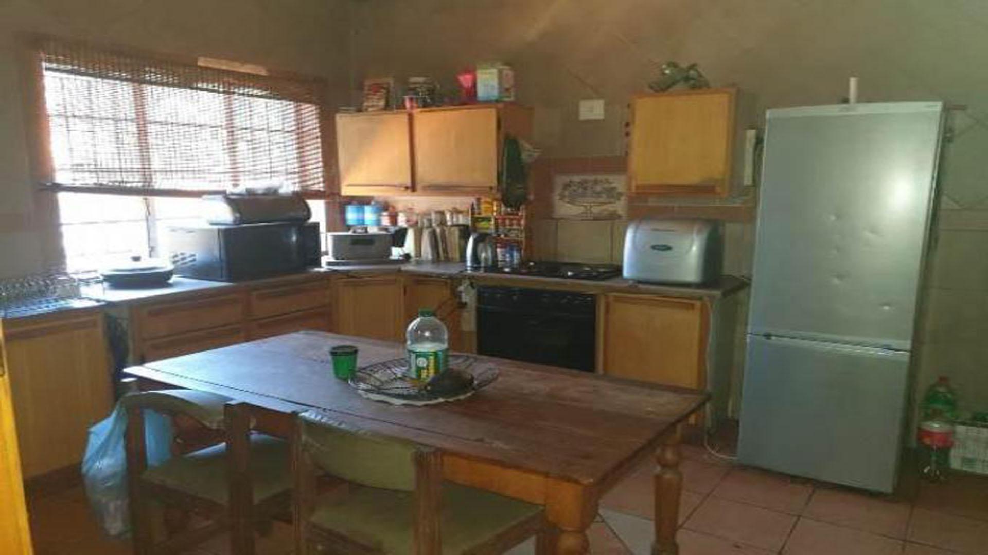 Kitchen - 18 square meters of property in Rustenburg Oos-Einde