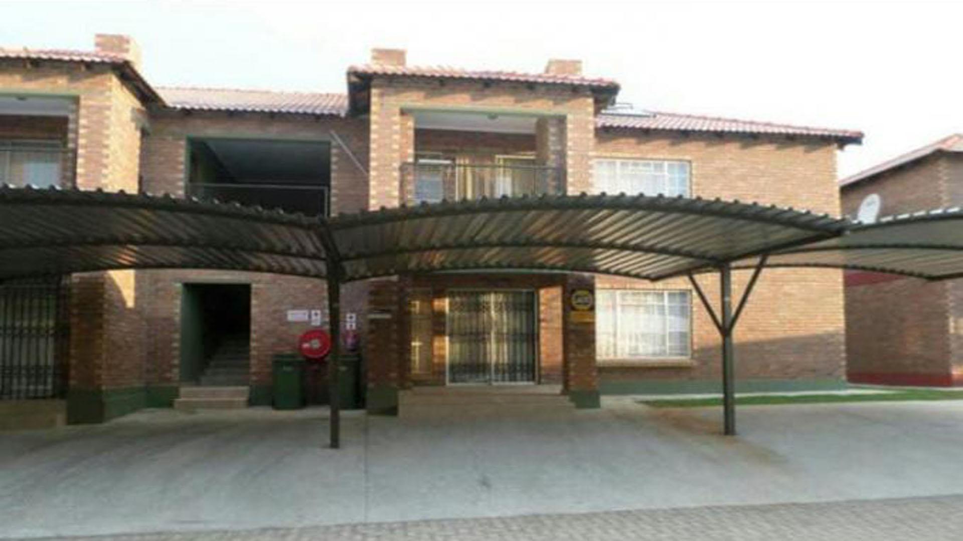 Front View of property in Waterval East