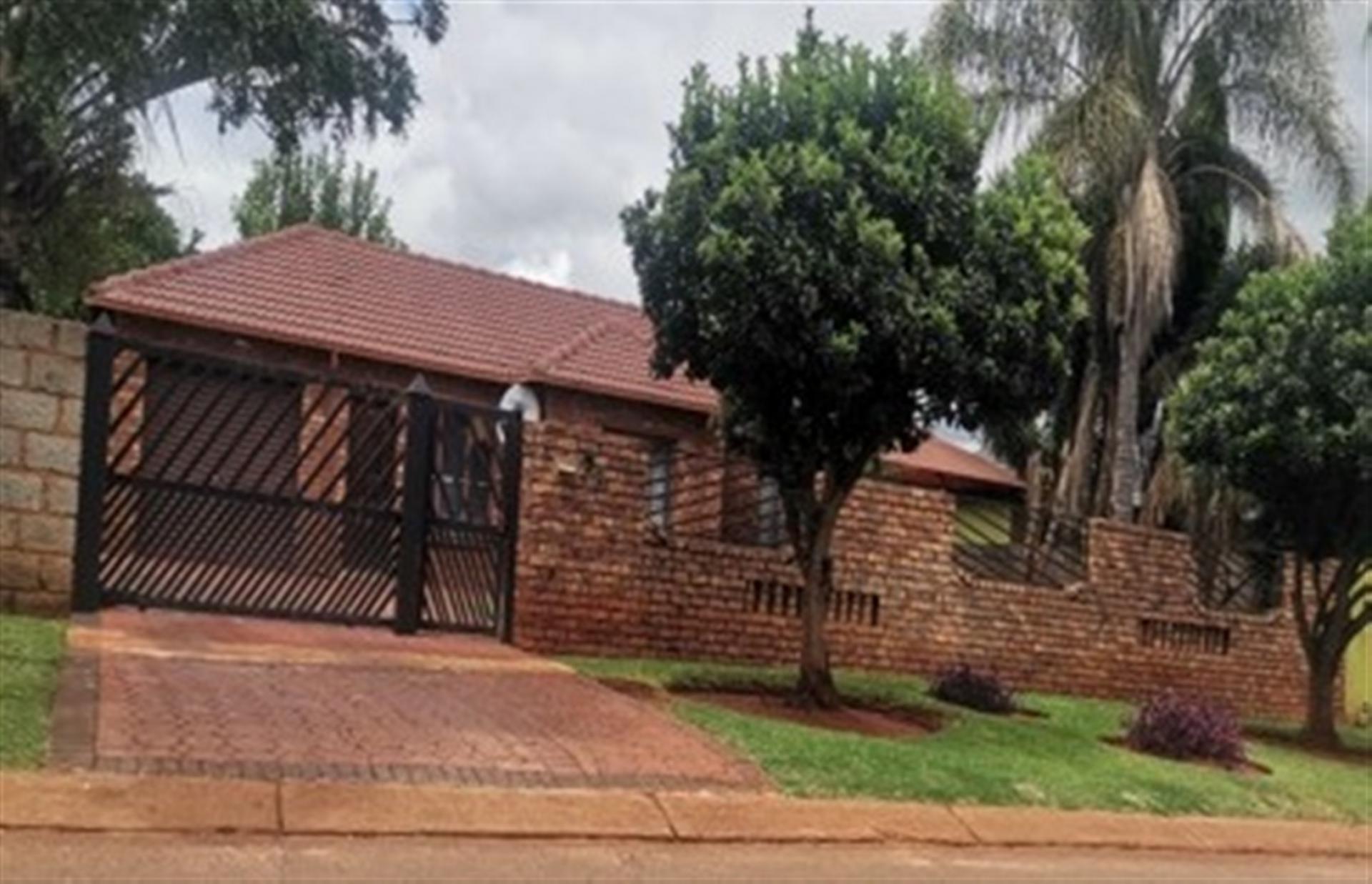 Front View of property in Akasia