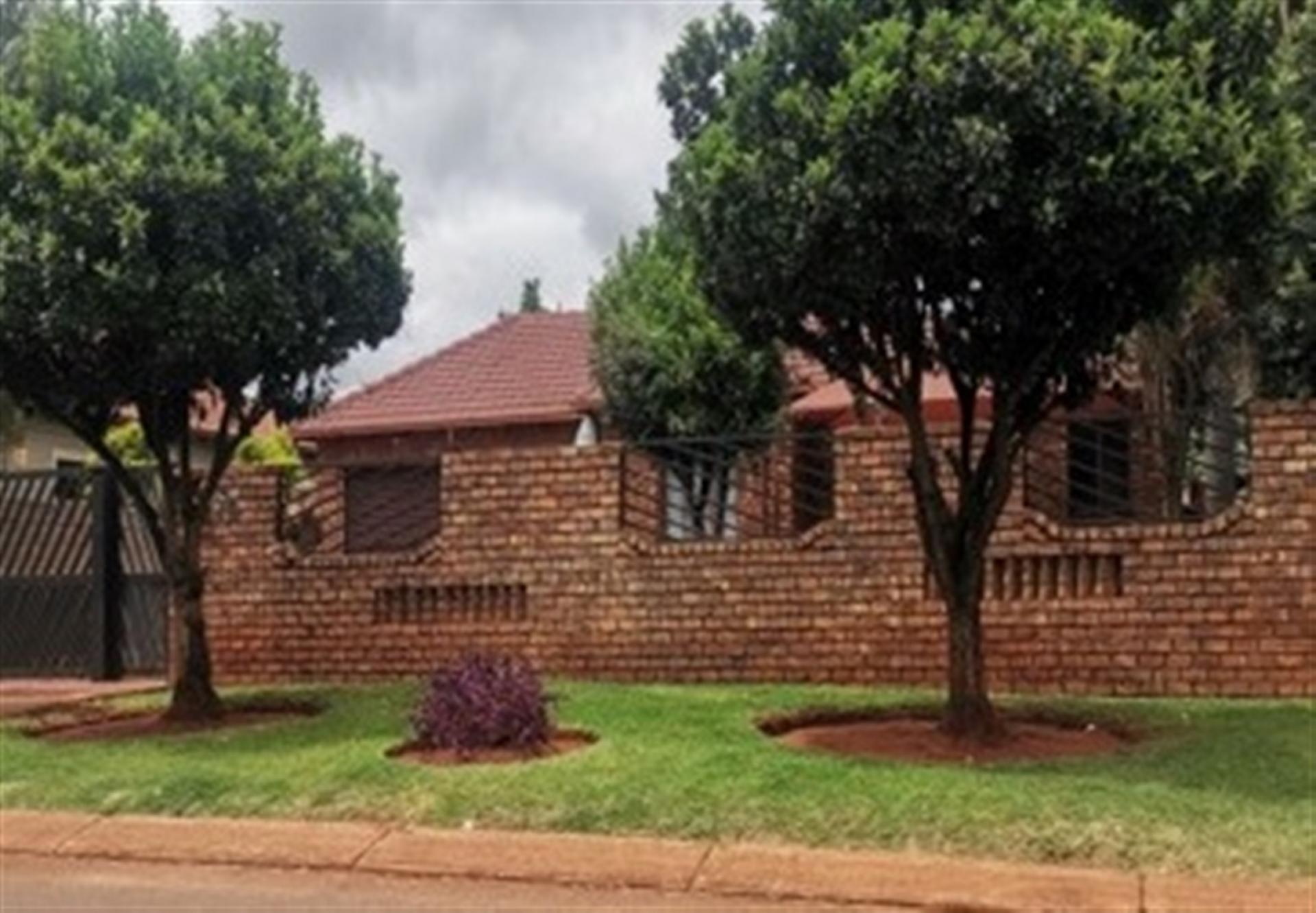 Front View of property in Akasia