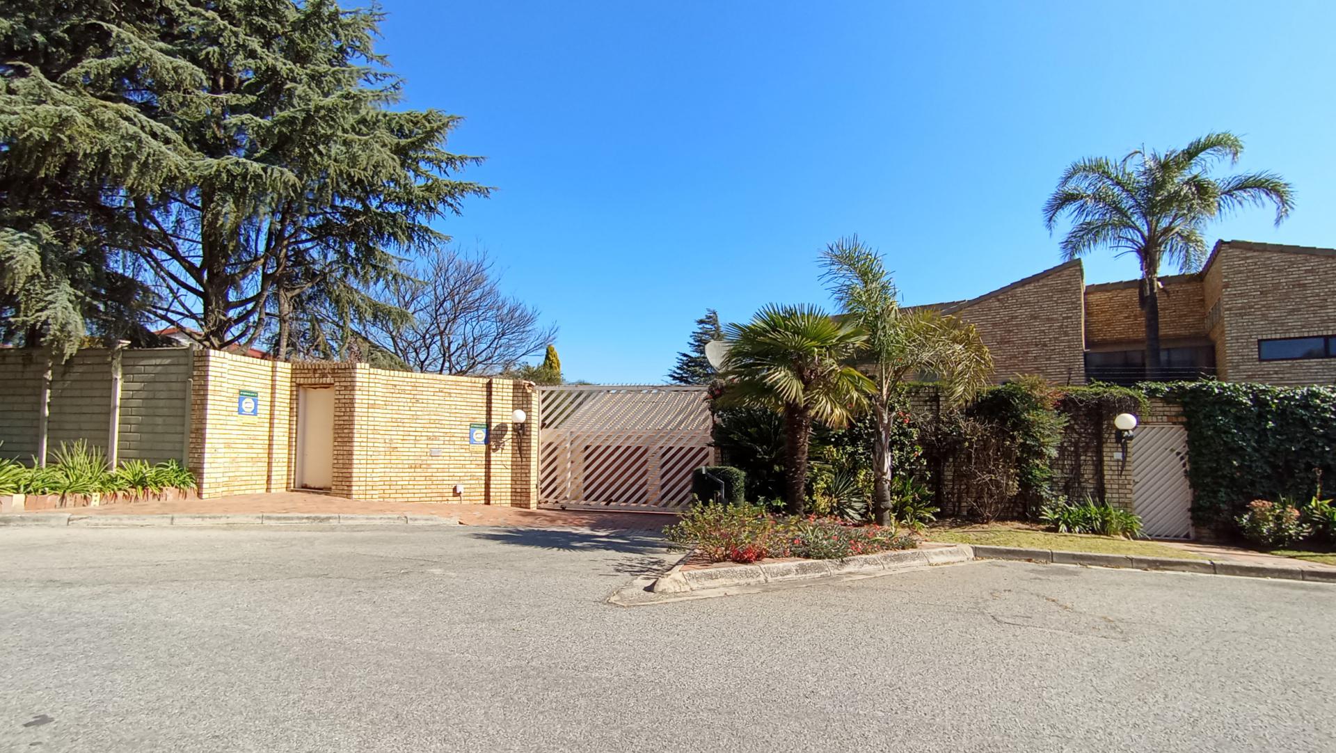 Front View of property in Gallo Manor