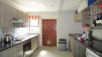 Kitchen - 9 square meters of property in Louwlardia