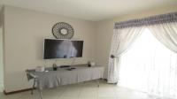 Lounges - 17 square meters of property in Sagewood