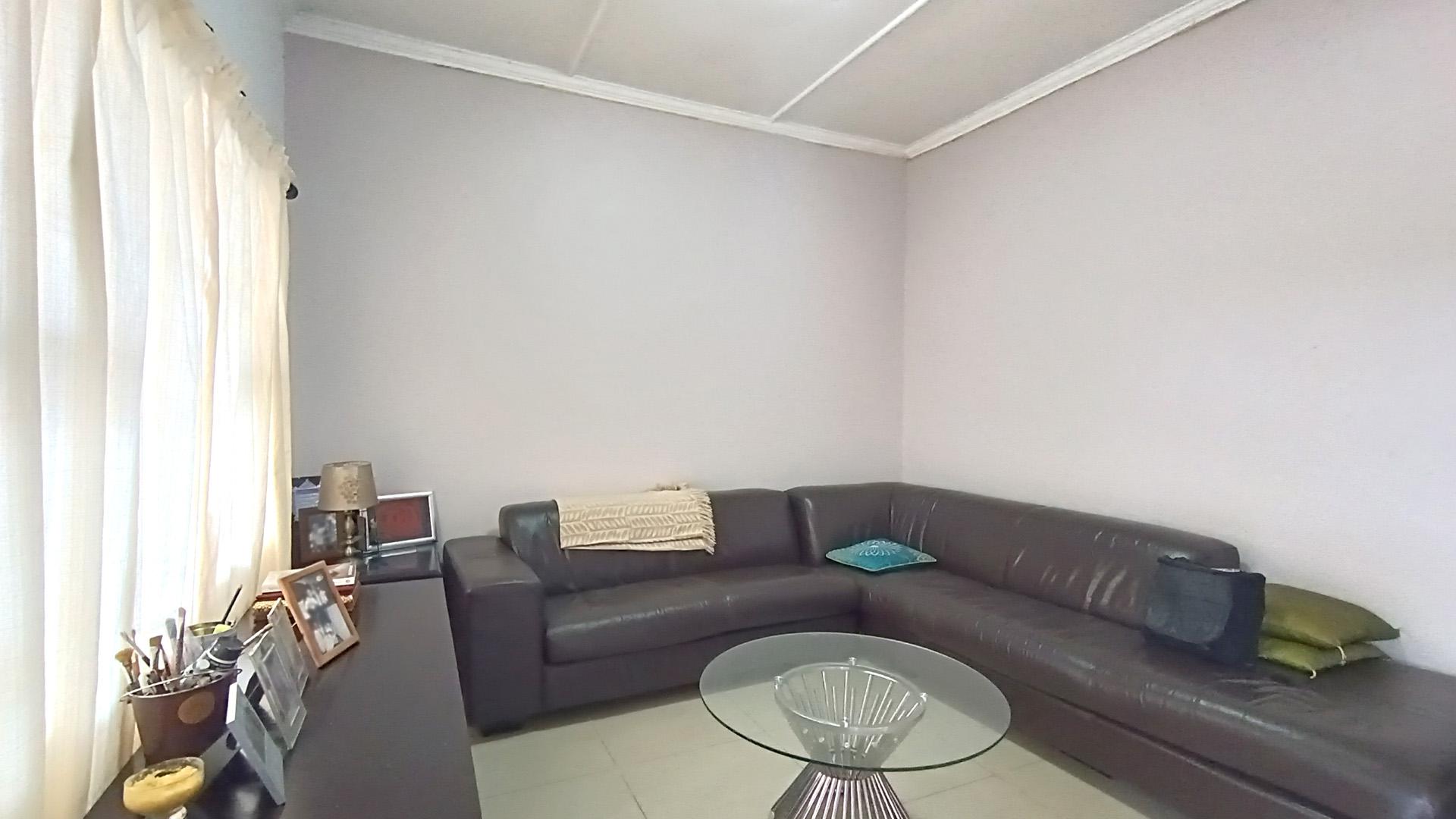 Lounges - 16 square meters of property in Wynberg - CPT