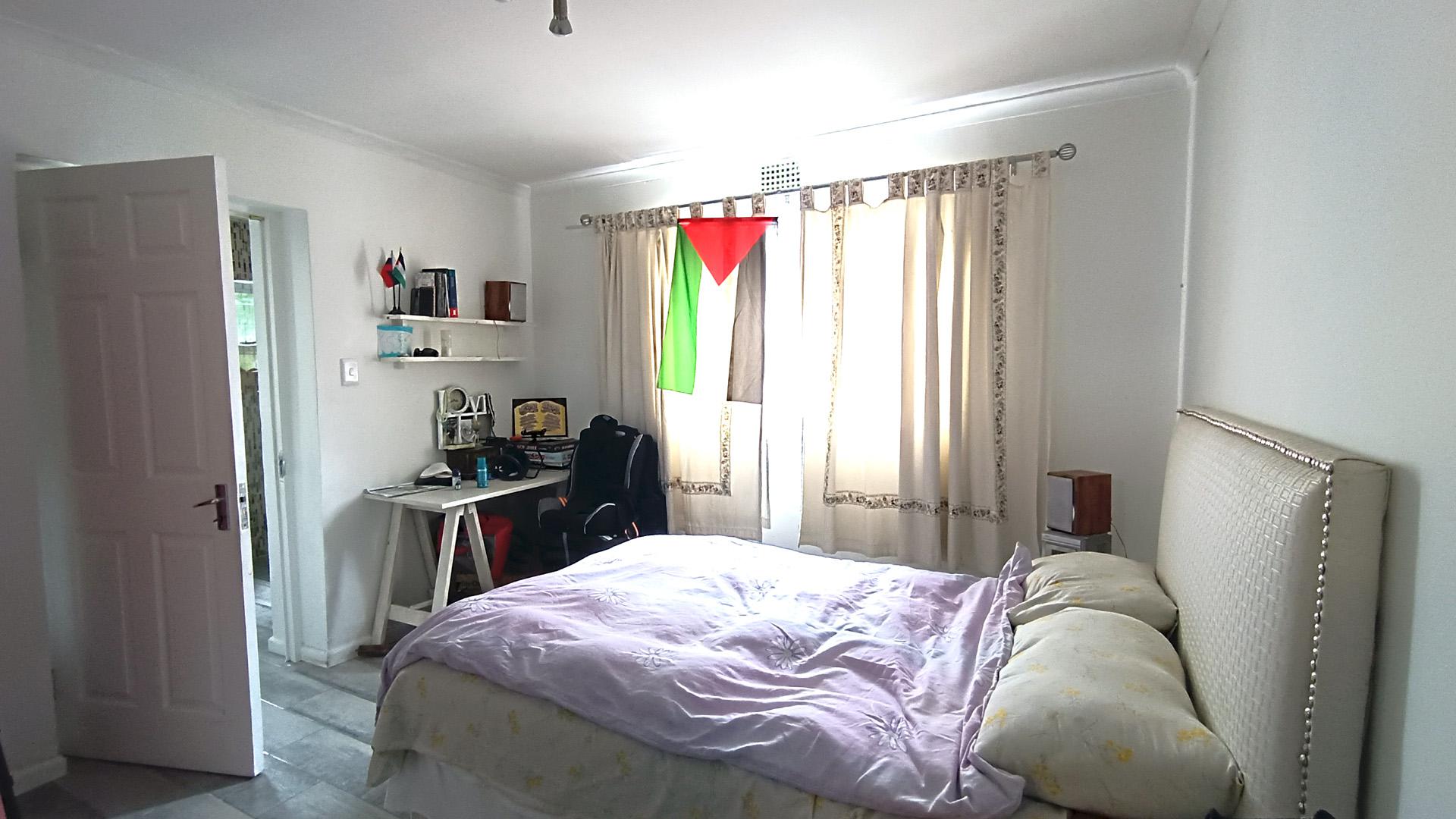 Main Bedroom - 15 square meters of property in Wynberg - CPT