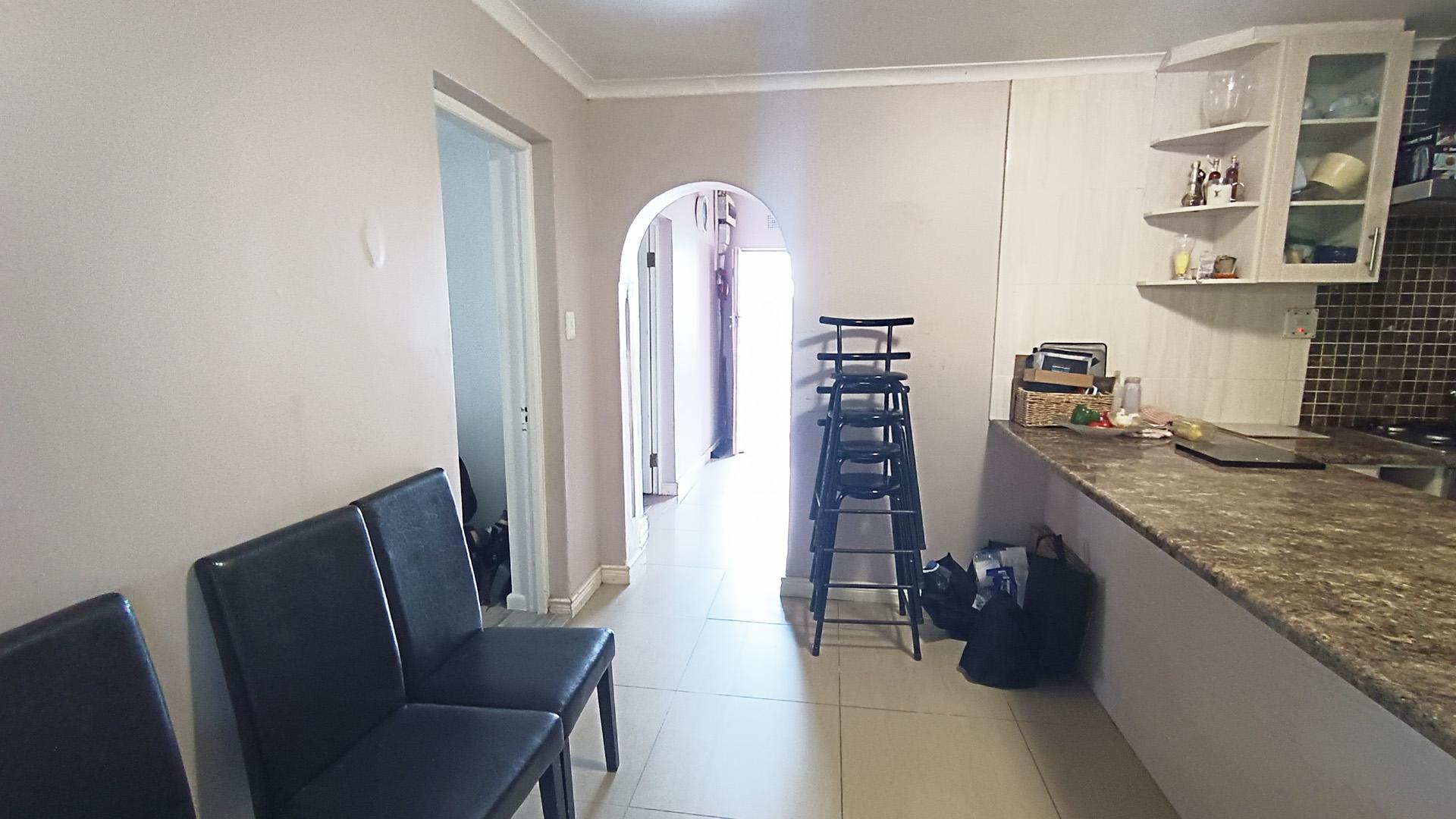 Dining Room - 9 square meters of property in Wynberg - CPT