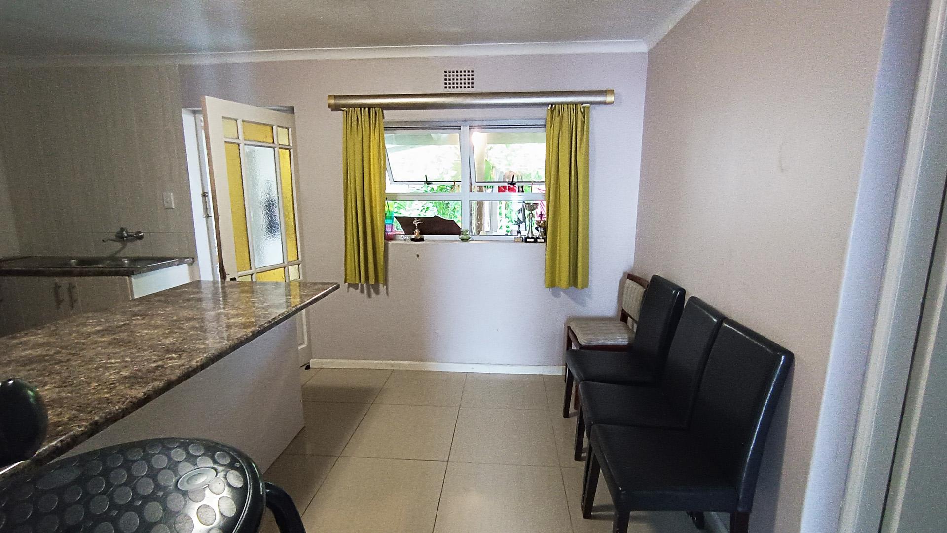 Dining Room - 9 square meters of property in Wynberg - CPT