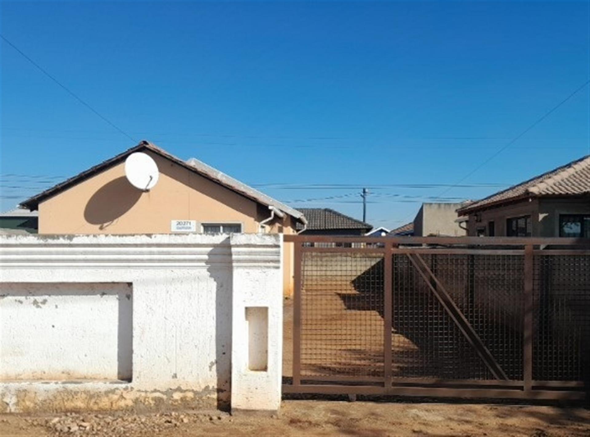 Front View of property in Protea Glen