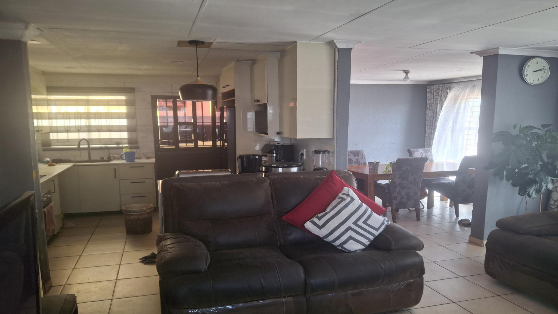 Lounges of property in Clayville
