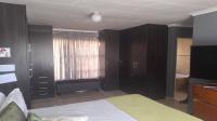 Bed Room 1 of property in Clayville