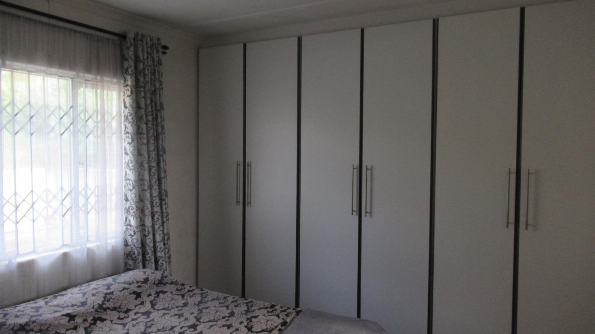 Main Bedroom - 14 square meters of property in Tongaat