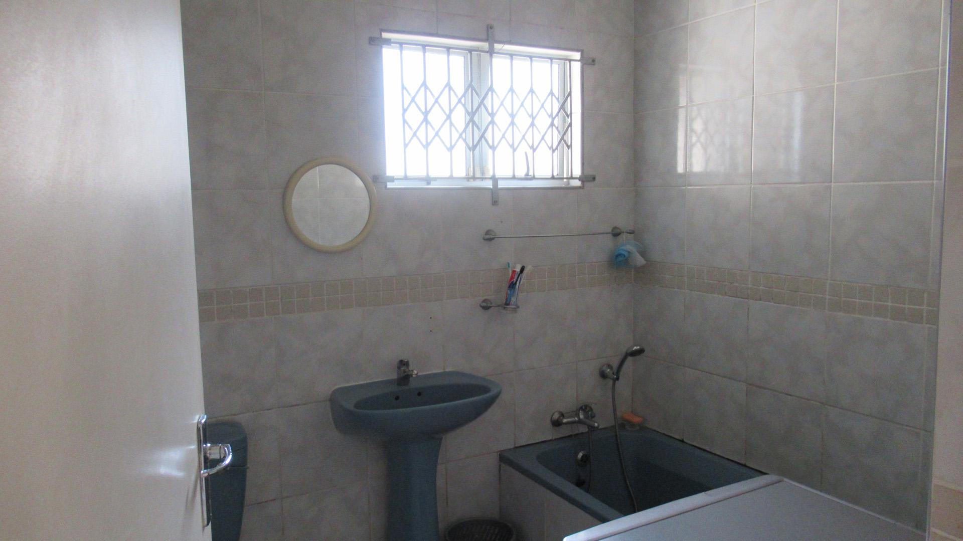 Bathroom 1 - 5 square meters of property in Tongaat
