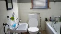 Bathroom 1 - 5 square meters of property in Parow Valley