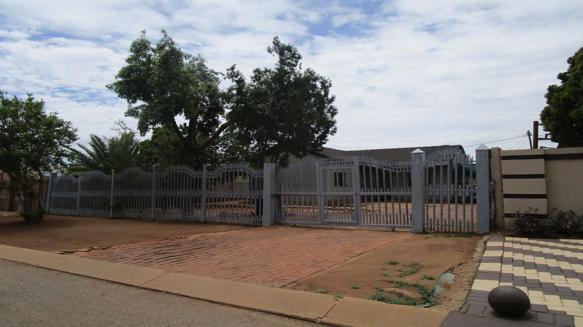 Front View of property in Ga-Rankuwa