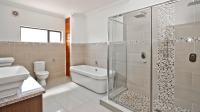 Main Bathroom - 18 square meters of property in Carlswald North Estate