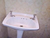 Bathroom 1 - 6 square meters of property in Berton Park