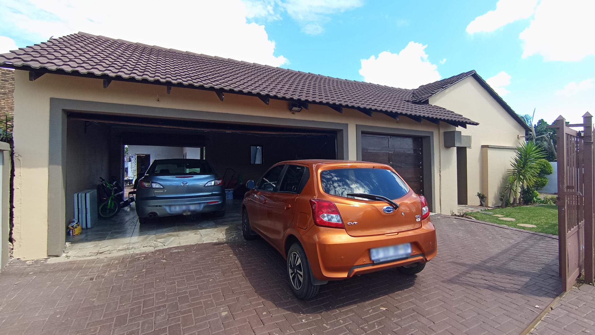 Front View of property in The Orchards