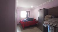 Bed Room 1 - 15 square meters of property in The Orchards
