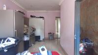 Bed Room 1 - 15 square meters of property in The Orchards