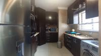 Kitchen - 15 square meters of property in The Orchards
