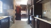 Kitchen - 15 square meters of property in The Orchards