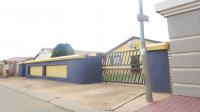 3 Bedroom 1 Bathroom Cluster for Sale for sale in Protea Glen