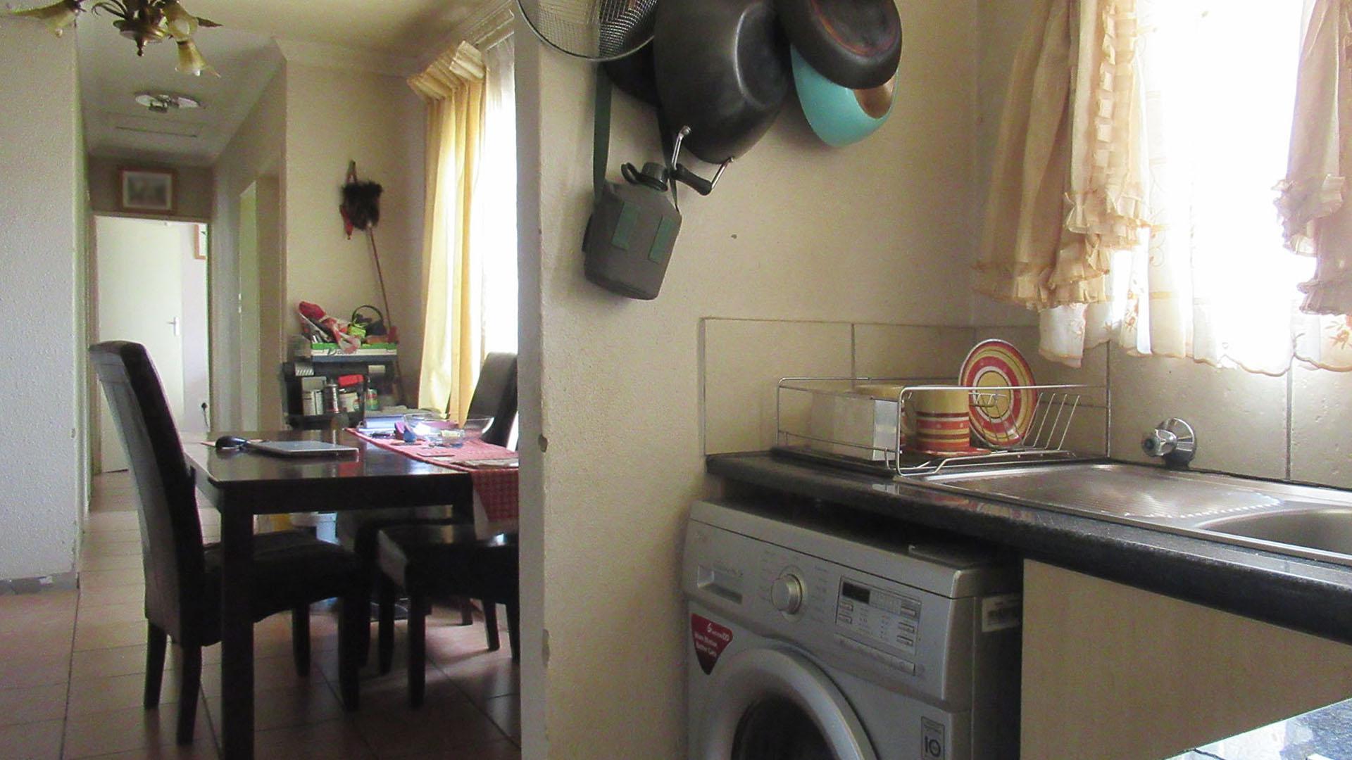 Kitchen - 5 square meters of property in Cosmo City