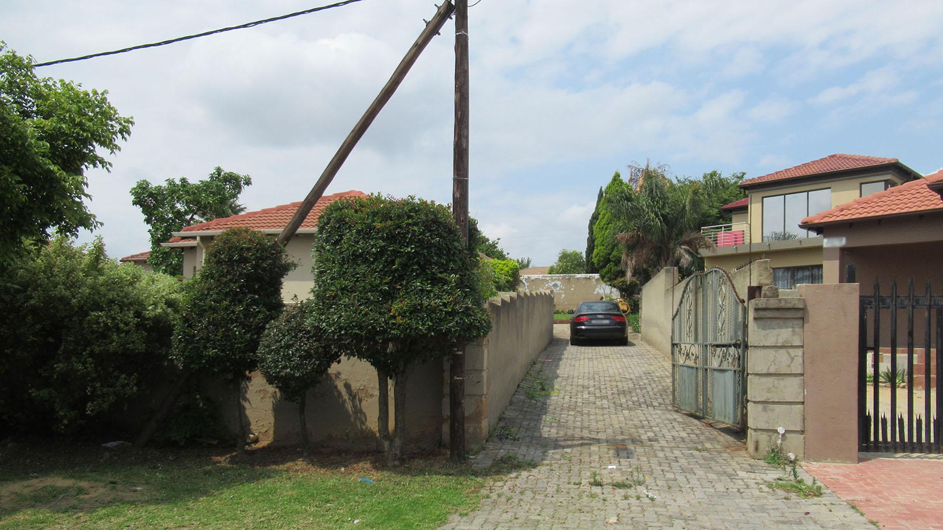 Front View of property in Cosmo City