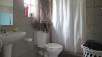 Main Bathroom - 5 square meters of property in Cosmo City