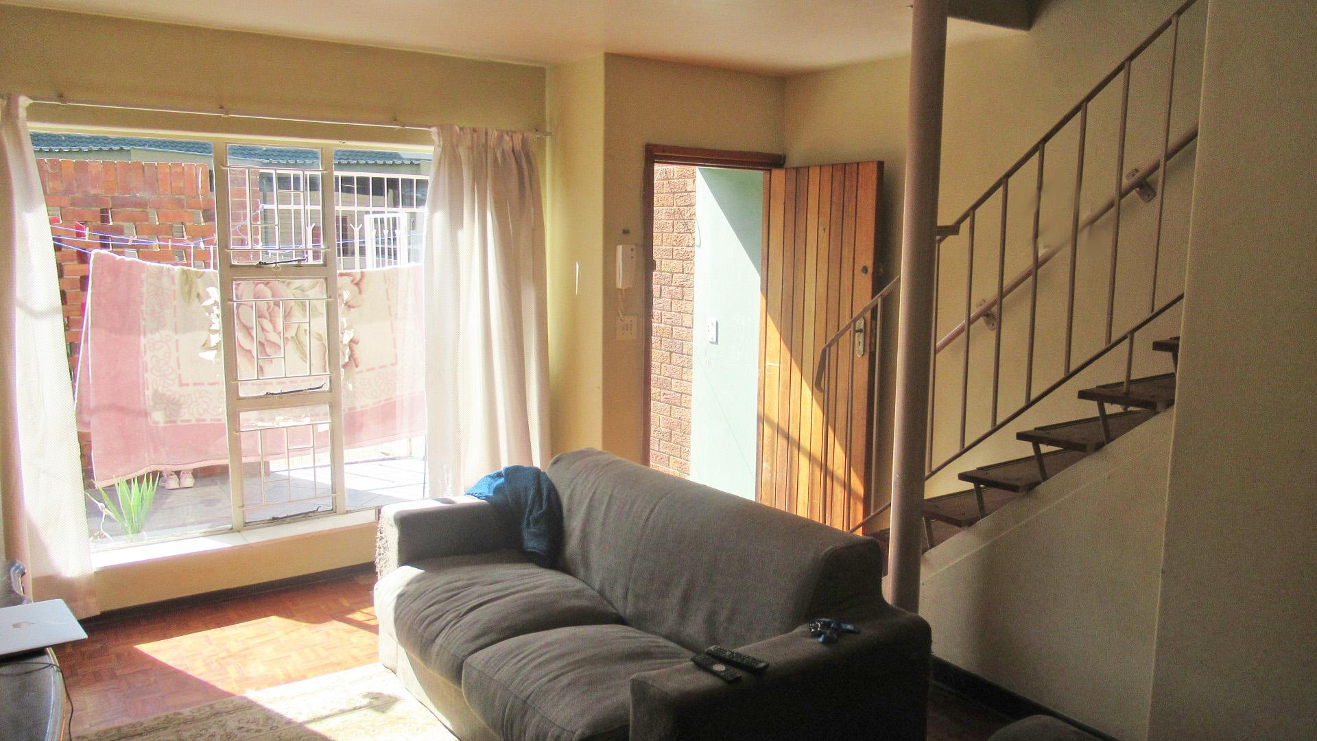 Lounges - 24 square meters of property in Birchleigh