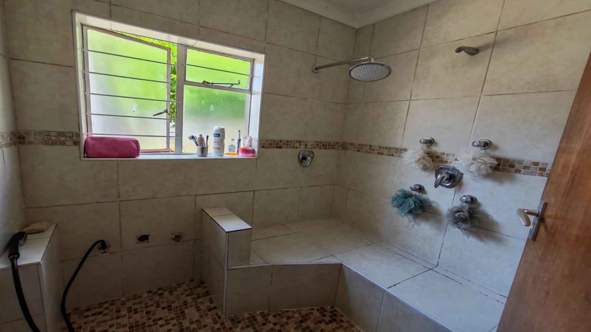 Bathroom 2 of property in Berario