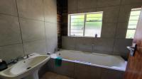 Bathroom 1 of property in Berario