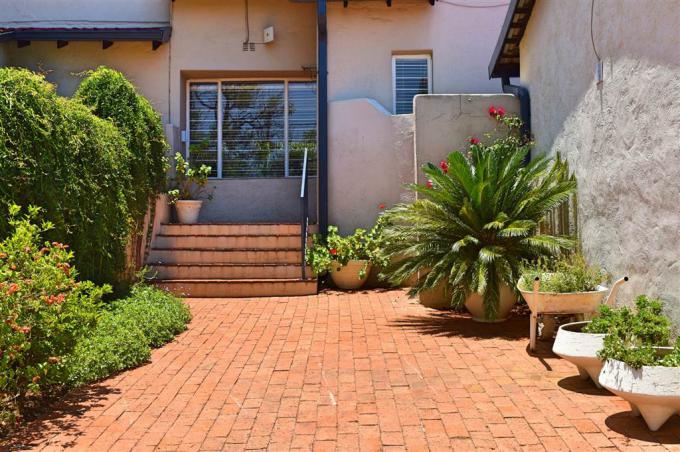 3 Bedroom Duplex to Rent in Parkmore - Property to rent - MR339554