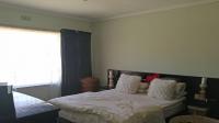 Main Bedroom - 21 square meters of property in Brackendowns