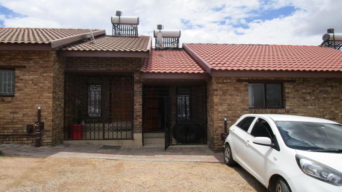2 Bedroom Sectional Title for Sale For Sale in Olievenhoutbos - Private Sale - MR339603