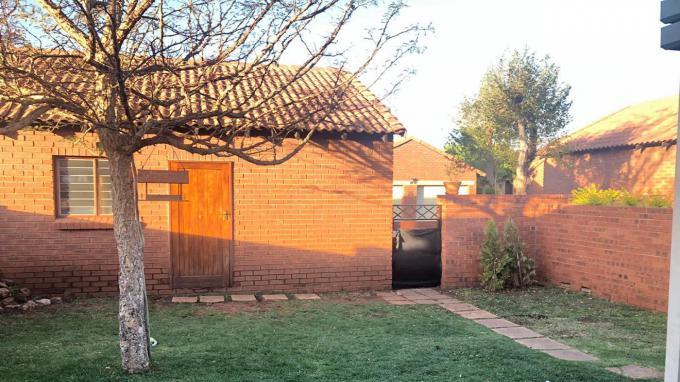 2 Bedroom Simplex to Rent in Highveld - Property to rent - MR339738