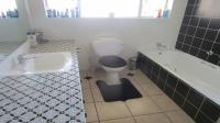 Main Bathroom - 10 square meters of property in Selcourt
