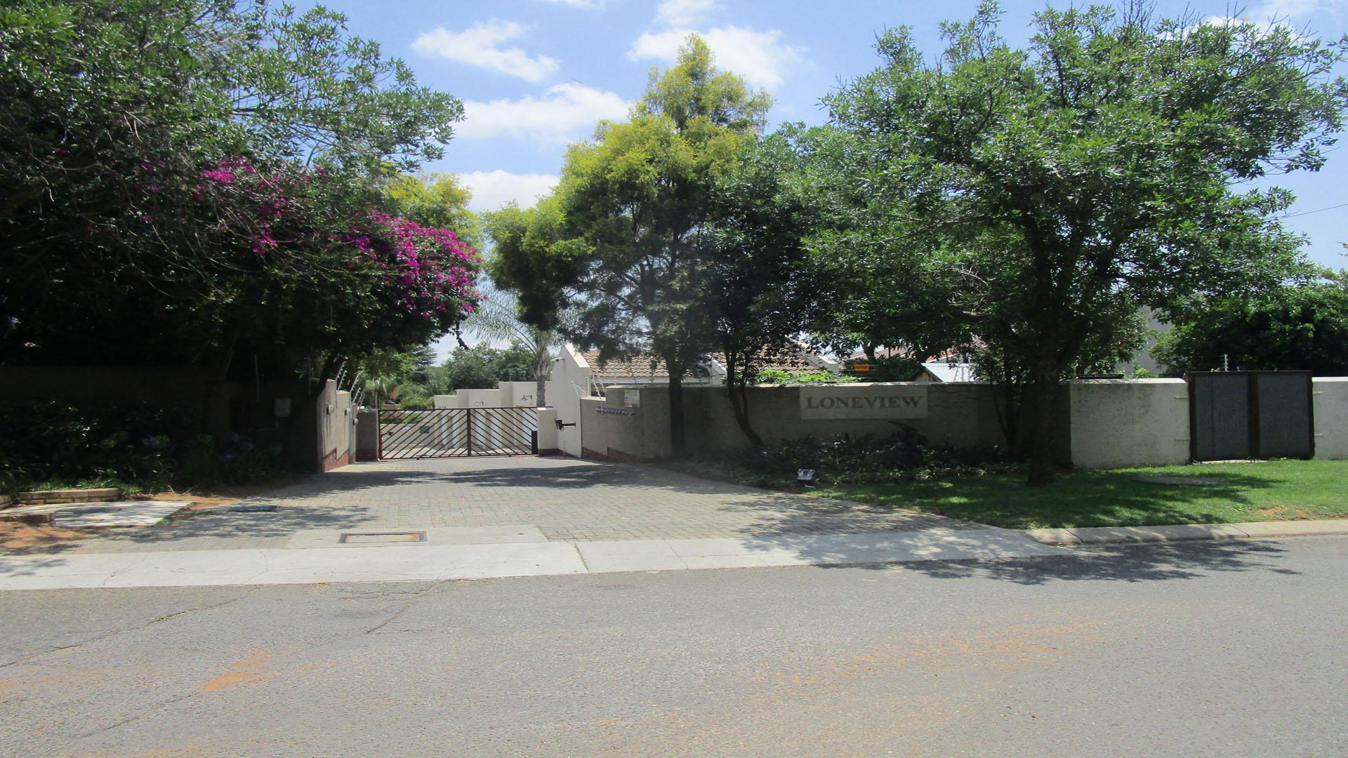 Front View of property in Lone Hill