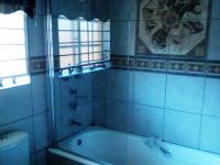 Bathroom 1 - 6 square meters of property in Brackenhurst
